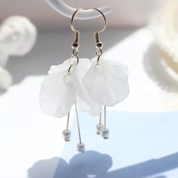 Jewelry - White Flower Petal Earrings